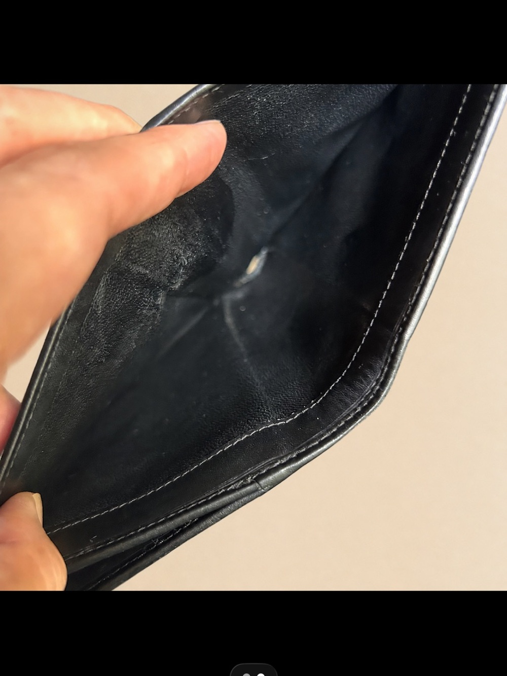 GUCCI Midsize Black WALLET EUC - Picture 4 of 10